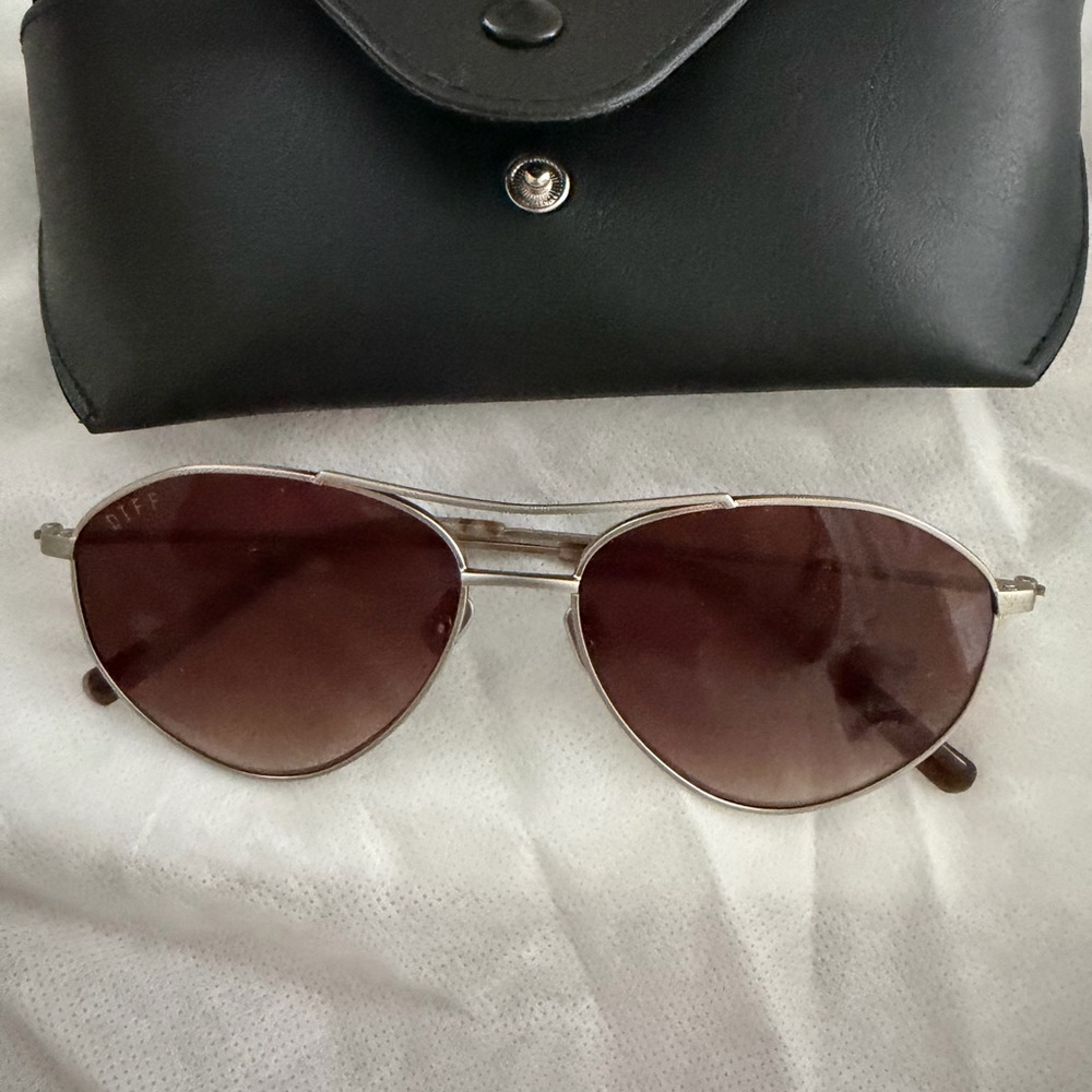 DIFF “Cruz” Sunglasses with Case